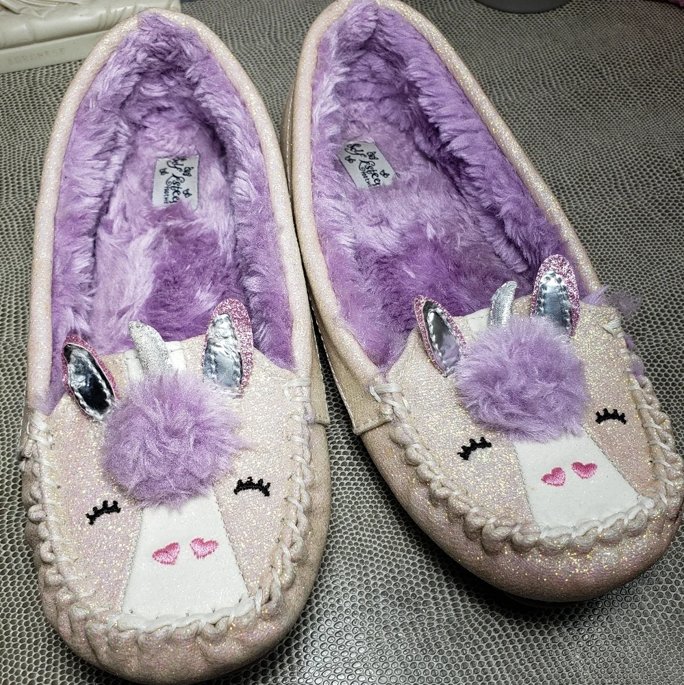 Fuzzy Lama slippers size 3 Girls